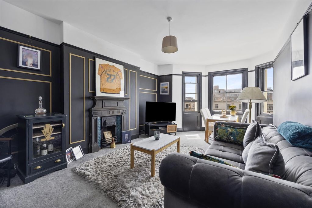 Property photo 2 of 18 St Catherines Terrace, 13 Flat 4-007.Jpg