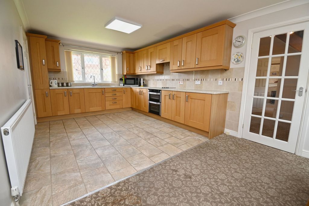 Property photo 2 of 23