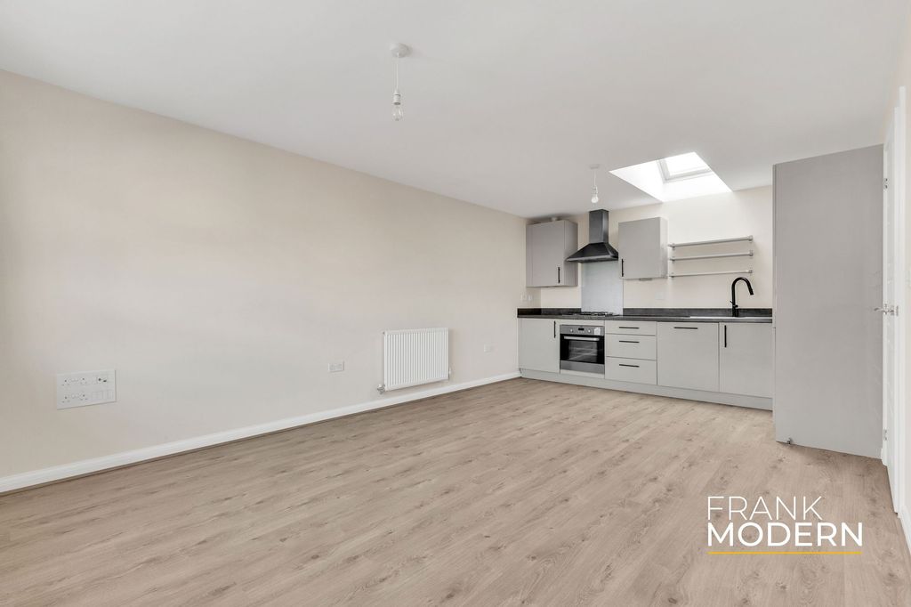 Property photo 2 of 42 Living / Kitchen