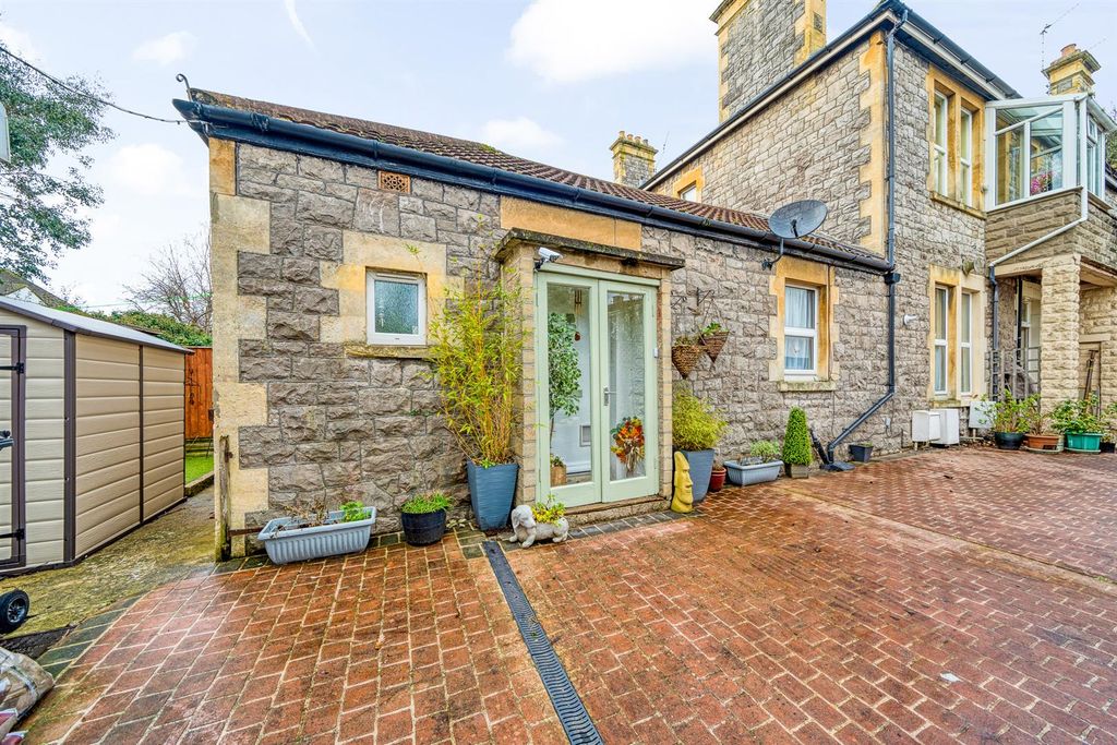 Property photo 1 of 12 Front