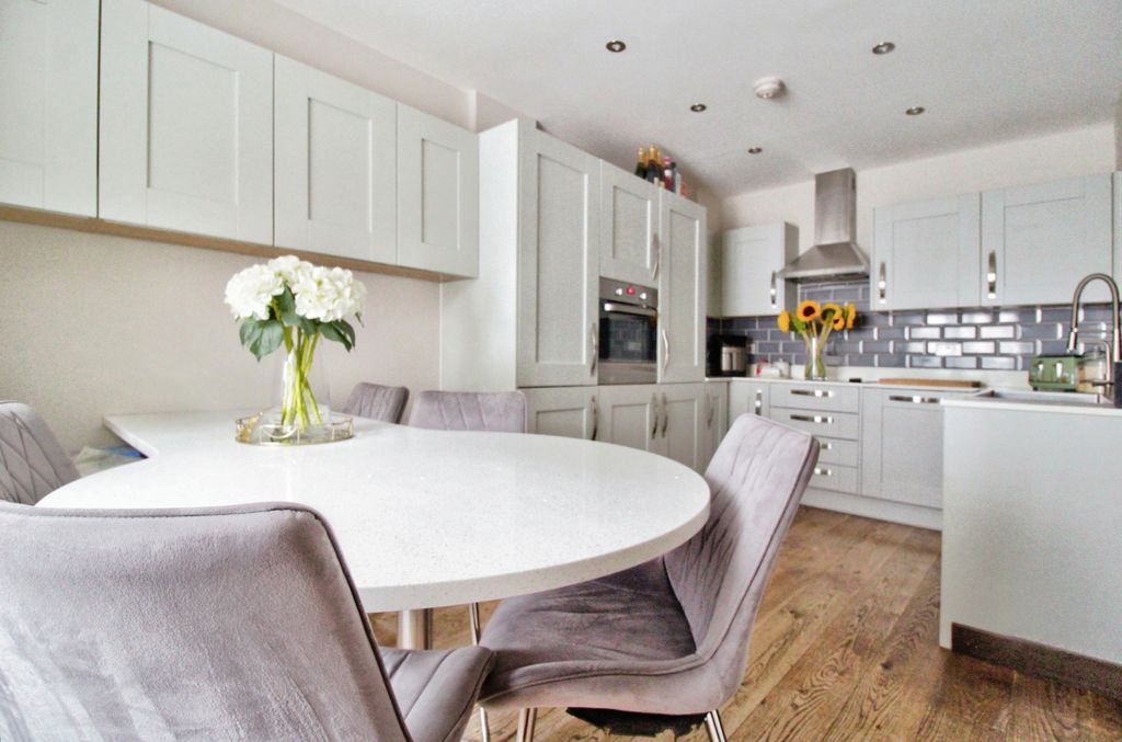 Property photo 3 of 17 Kitchen/Diner