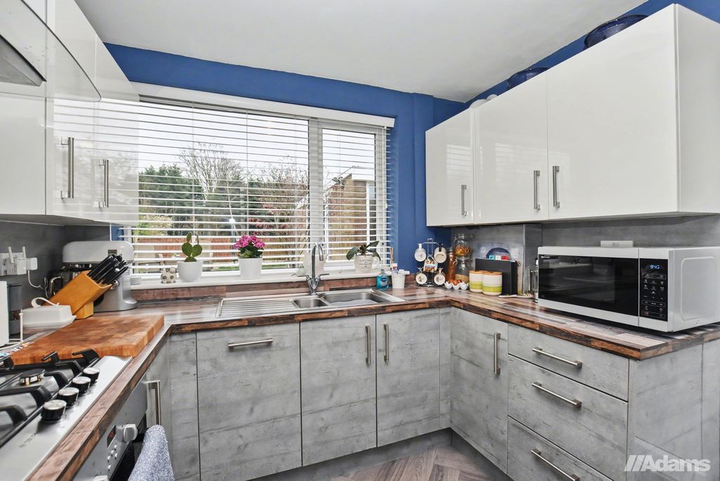 Property photo 3 of 26