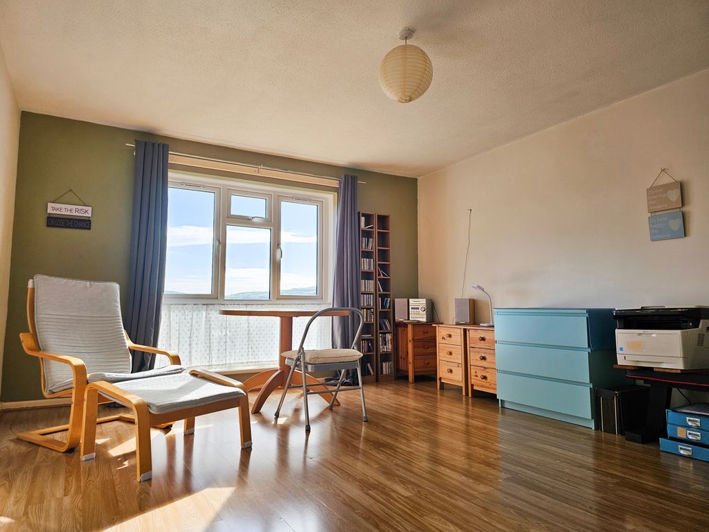 Property photo 2 of 14 9-20250417_092949