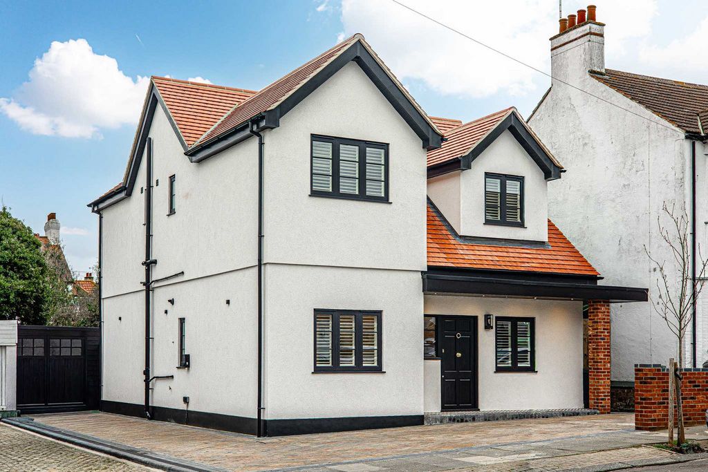 Property photo 1 of 50