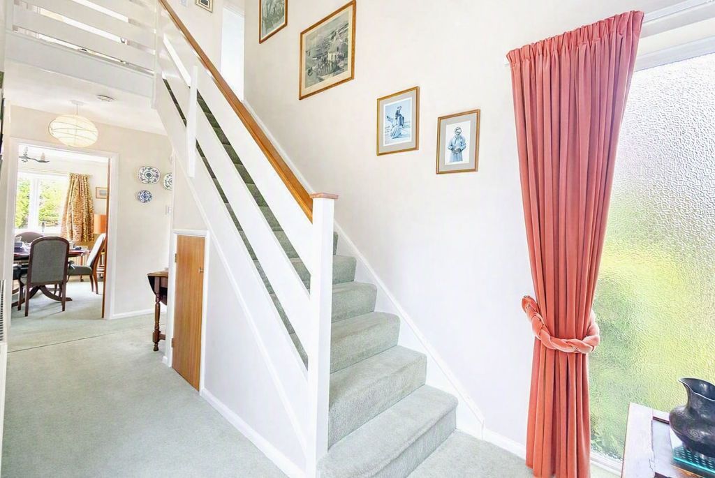 Property photo 2 of 15 Entrance Hall