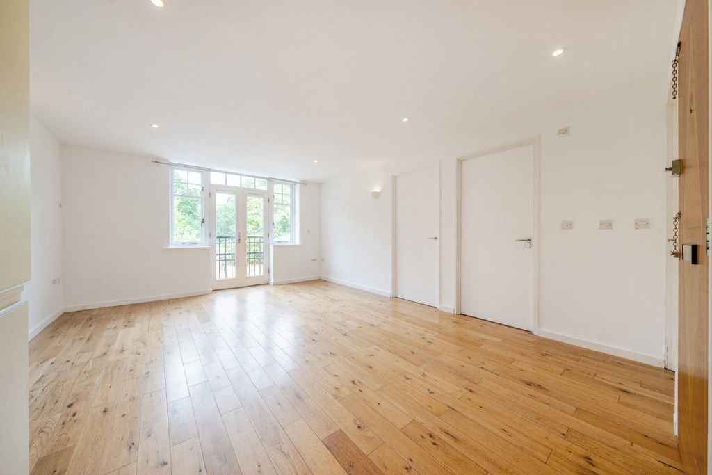 Property photo 3 of 11 Picture No. 21
