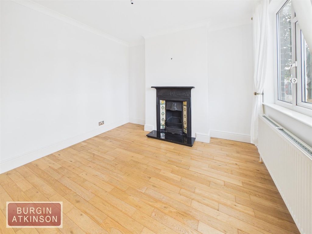 Property photo 3 of 19 Cam01619G0-Pr0190-Still002.Jpg