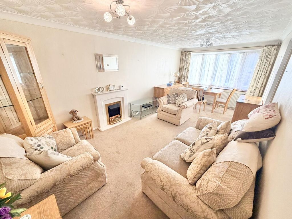 Property photo 3 of 10 Living Room