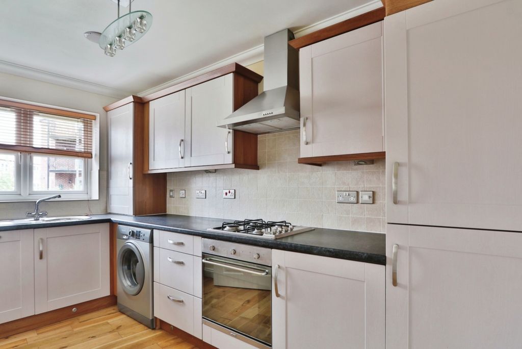 Property photo 3 of 12 5056814