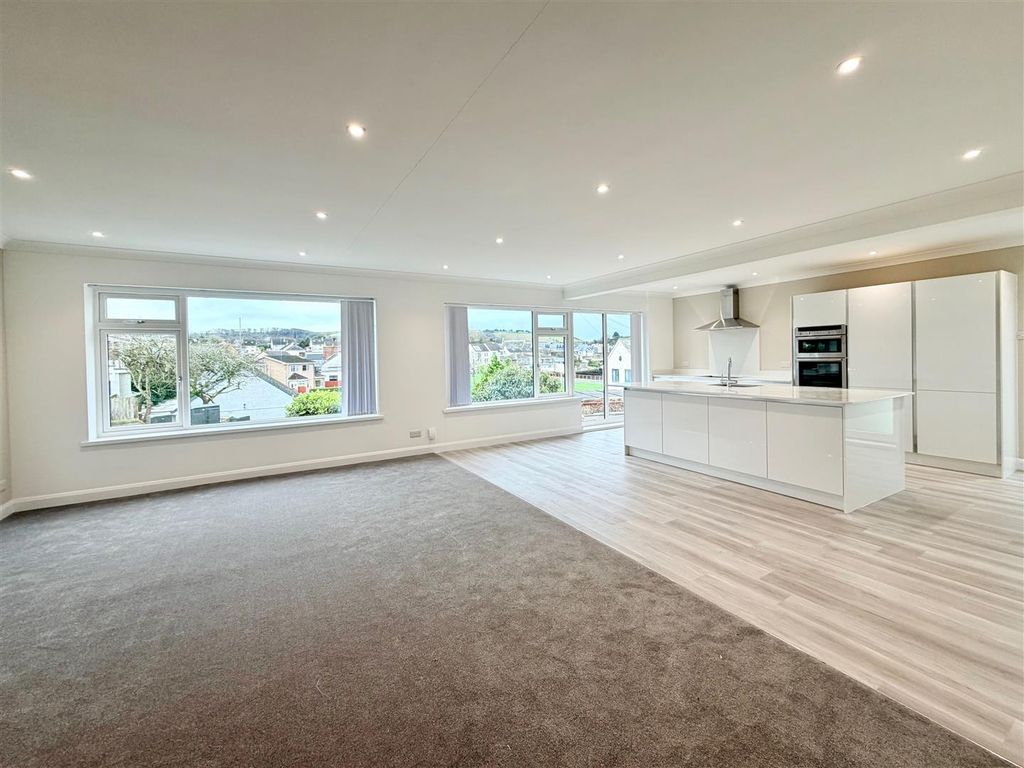 Property photo 3 of 15 Img_1931.Jpeg