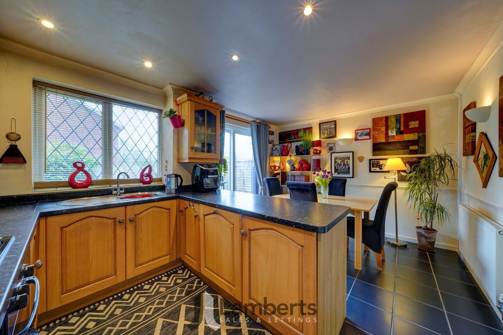 Property photo 2 of 19 Kitchen/Diner