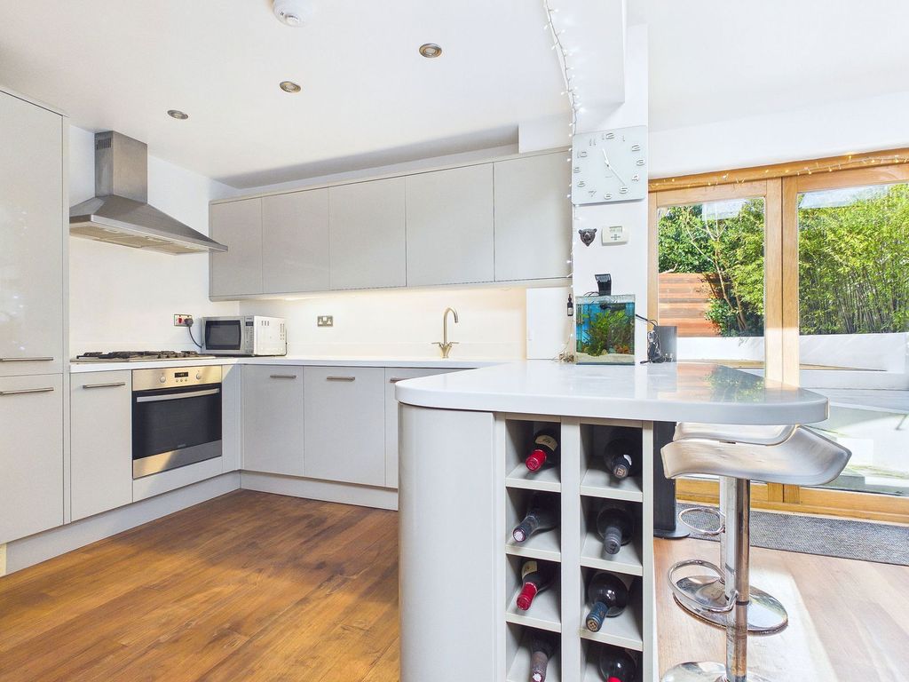 Property photo 3 of 39