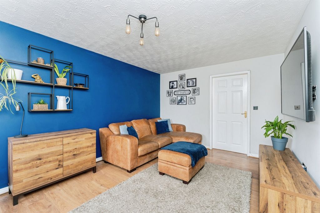 Property photo 3 of 17