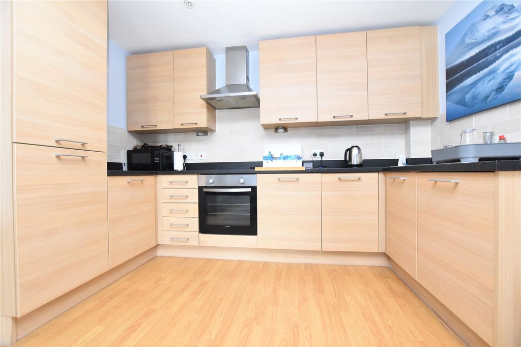Property photo 2 of 12 Picture No. 04