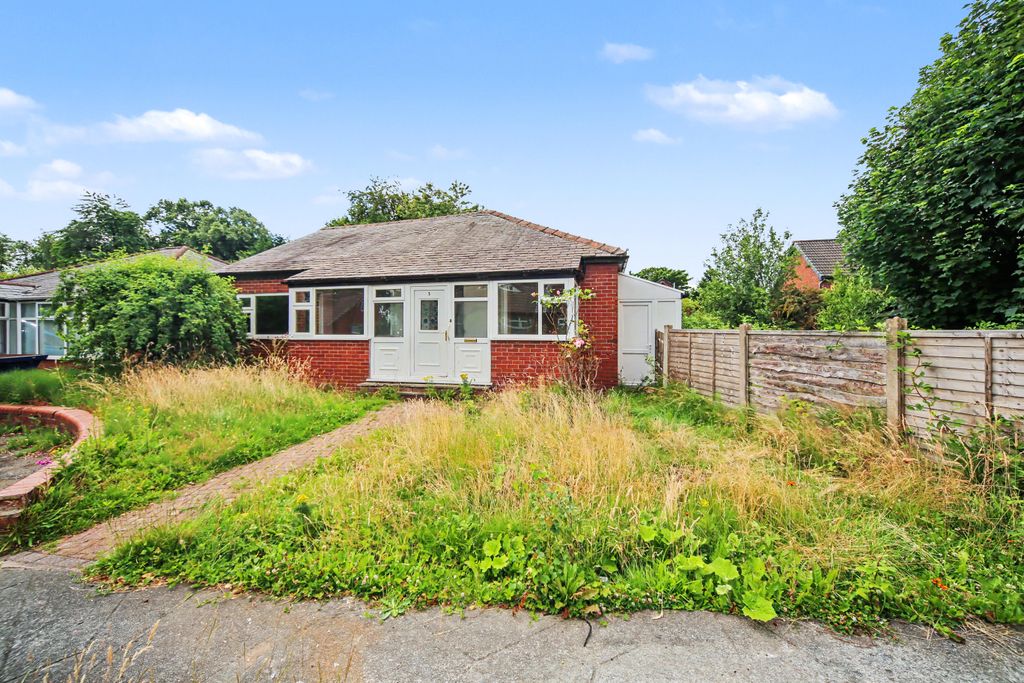 Property photo 1 of 26 5 Park Close, Whitefield, Manchester M45 7Ej