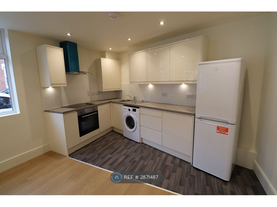 Property photo 3 of 9 Kitchen