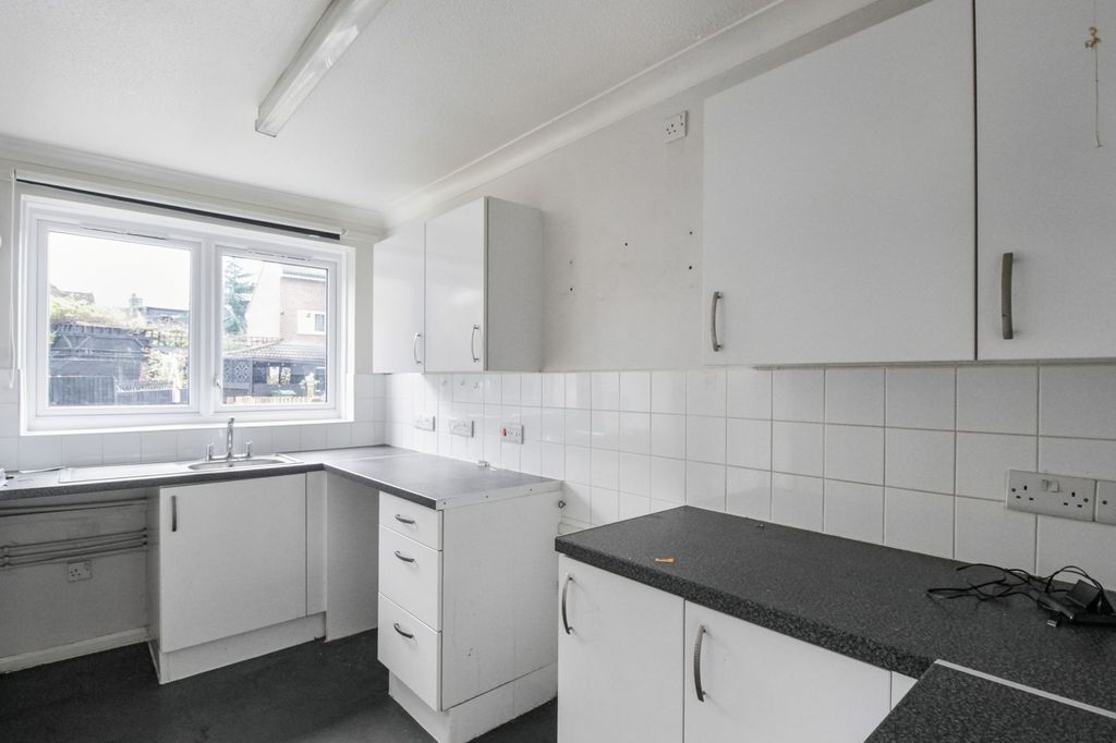 Property photo 3 of 12 21 Omnibus Way, Walthamstow, London E17 4Qe