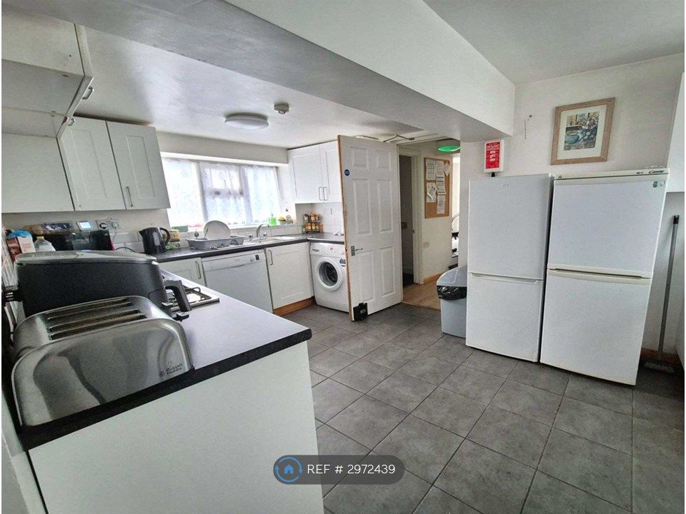 Property photo 2 of 8 Kitchen