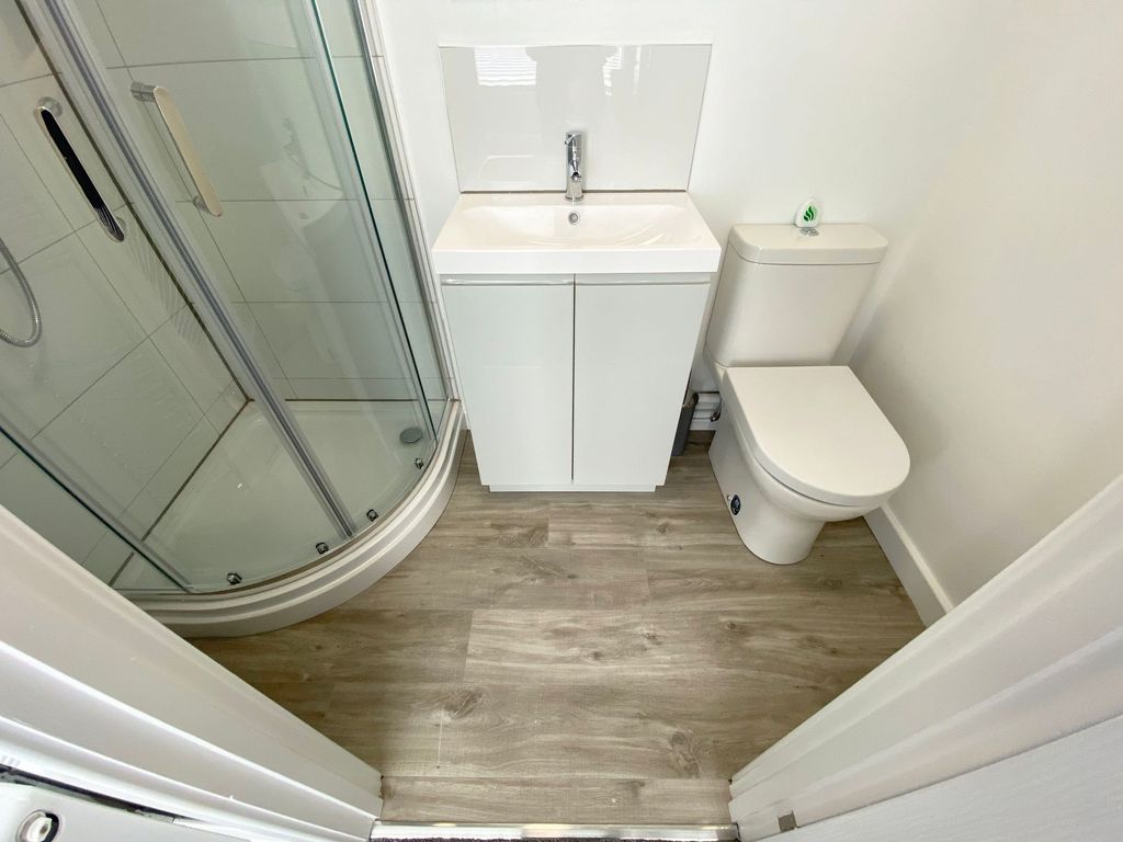 Property photo 3 of 12 Ensuite Shower Room