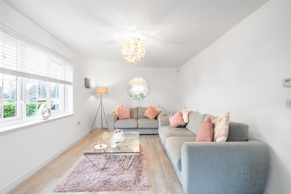 Property photo 2 of 17 Lounge.Jpg