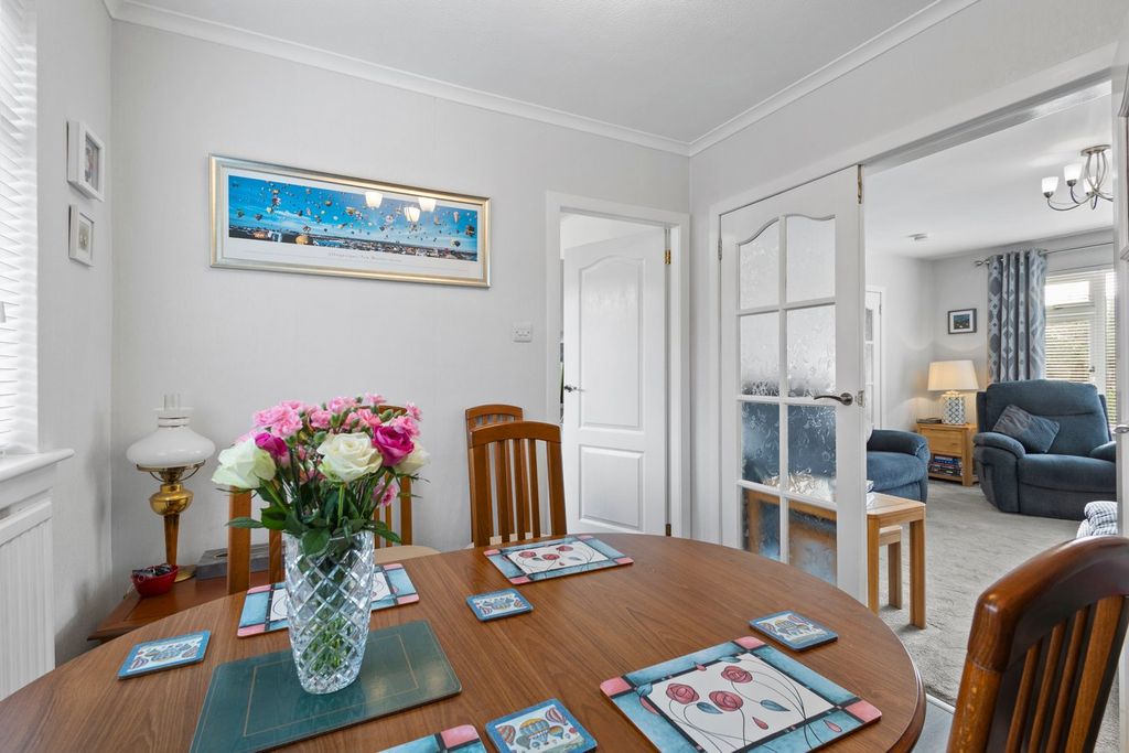 Property photo 3 of 25