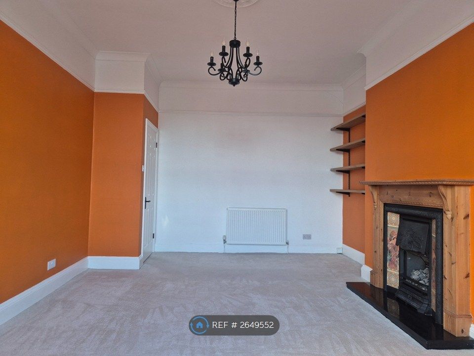 Property photo 2 of 8 Lounge