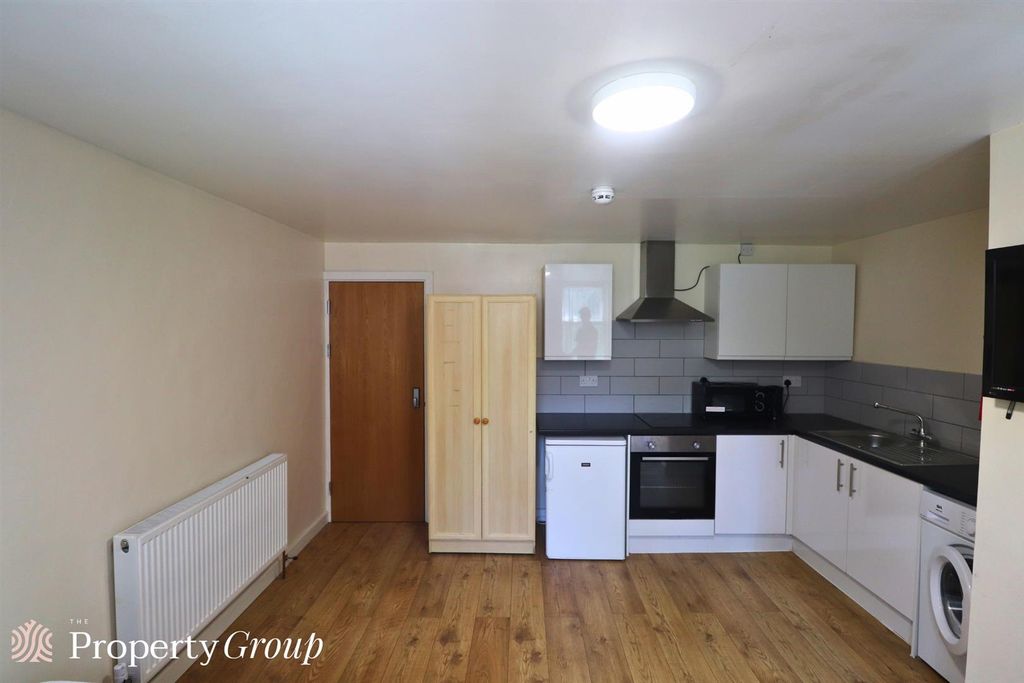 Property photo 1 of 6 23 Stoke Green F8 (5).Png