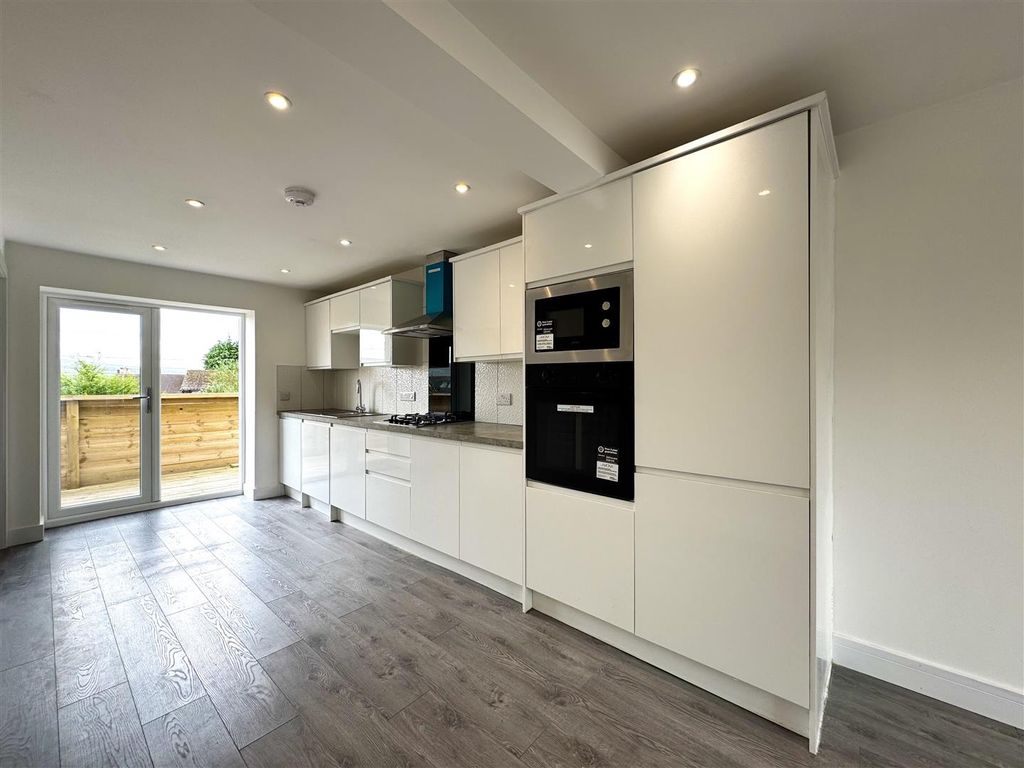 Property photo 2 of 31 Kitchen