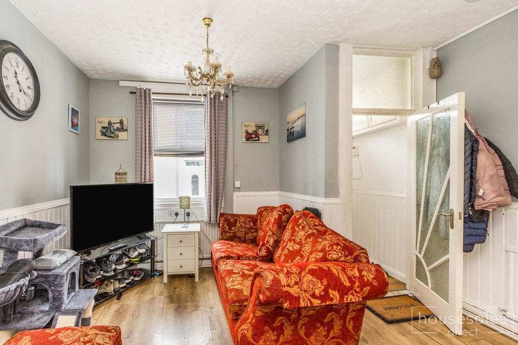 Property photo 2 of 11