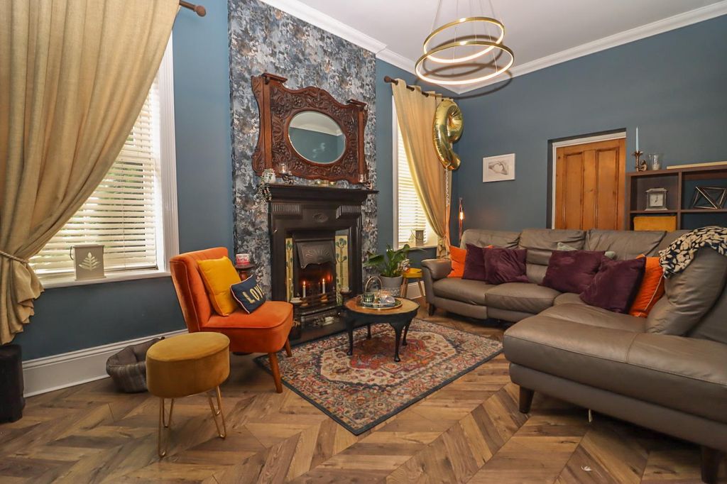 Property photo 2 of 16 Lounge