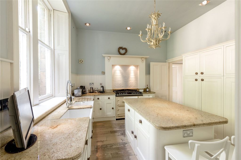 Property photo 3 of 27 Breakfasting Kitchen