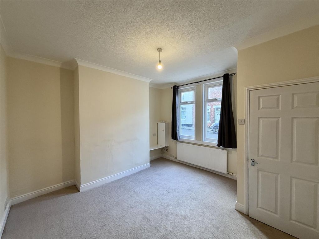 Property photo 2 of 6 Lounge