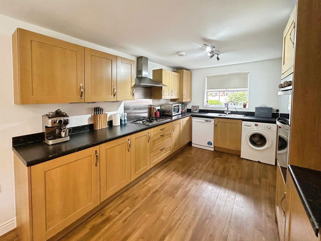 Property photo 2 of 27
