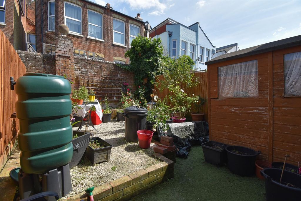 Property photo 3 of 14 Garden