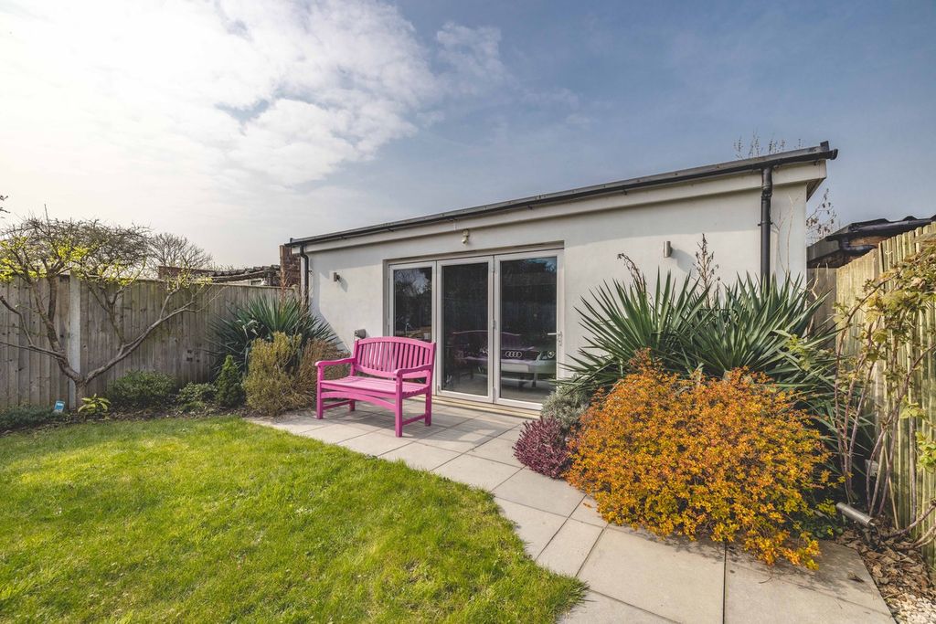 Property photo 3 of 24