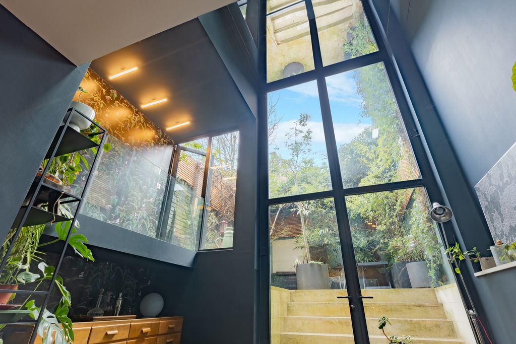 Property photo 3 of 18