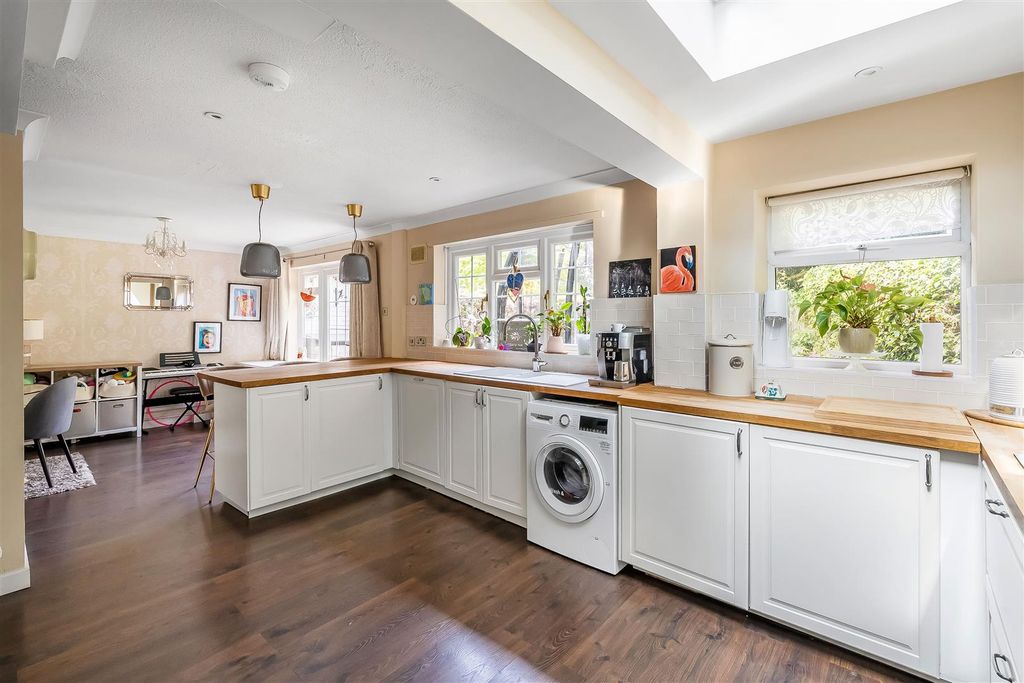 Property photo 2 of 20 14-Wishford-Court-17.Jpg