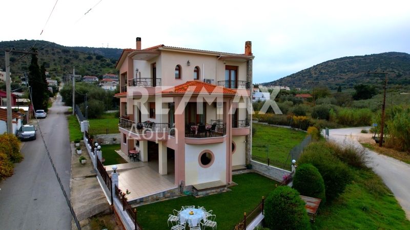 Property photo 1 of 50