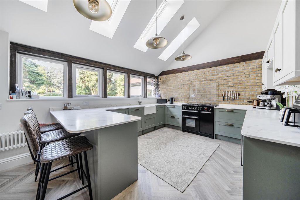 Property photo 3 of 65 1355763-34-68Cdbc8000d28.Jpg