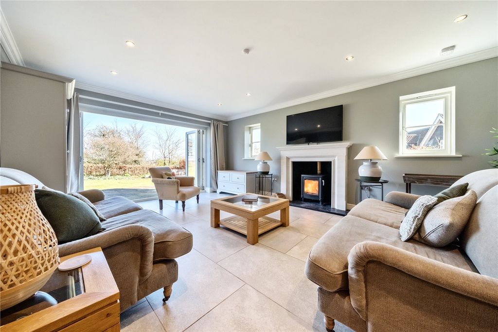 Property photo 3 of 19 Sitting Room