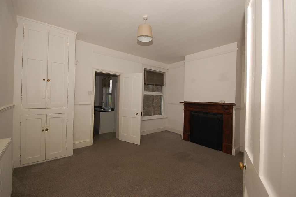 Property photo 3 of 10 Dining Room