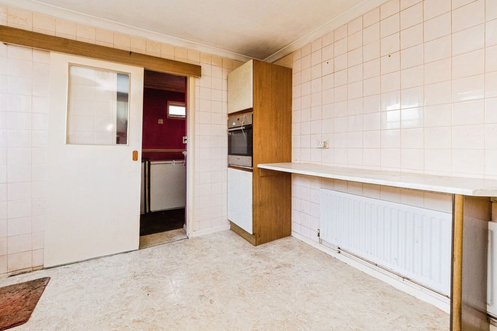 Additional image 6 of 2 bed maisonette for saleFyfield Road, Rainham RM13