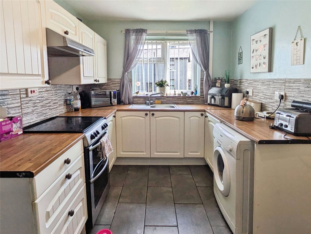 Property photo 3 of 10 Dining Kitchen