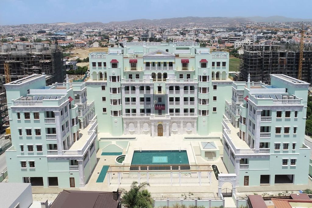 Property photo 1 of 37