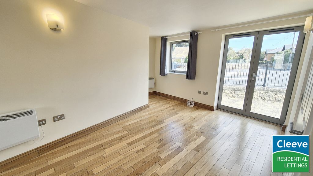 Property photo 3 of 11 1000077656