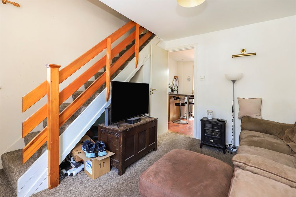 Property photo 3 of 12