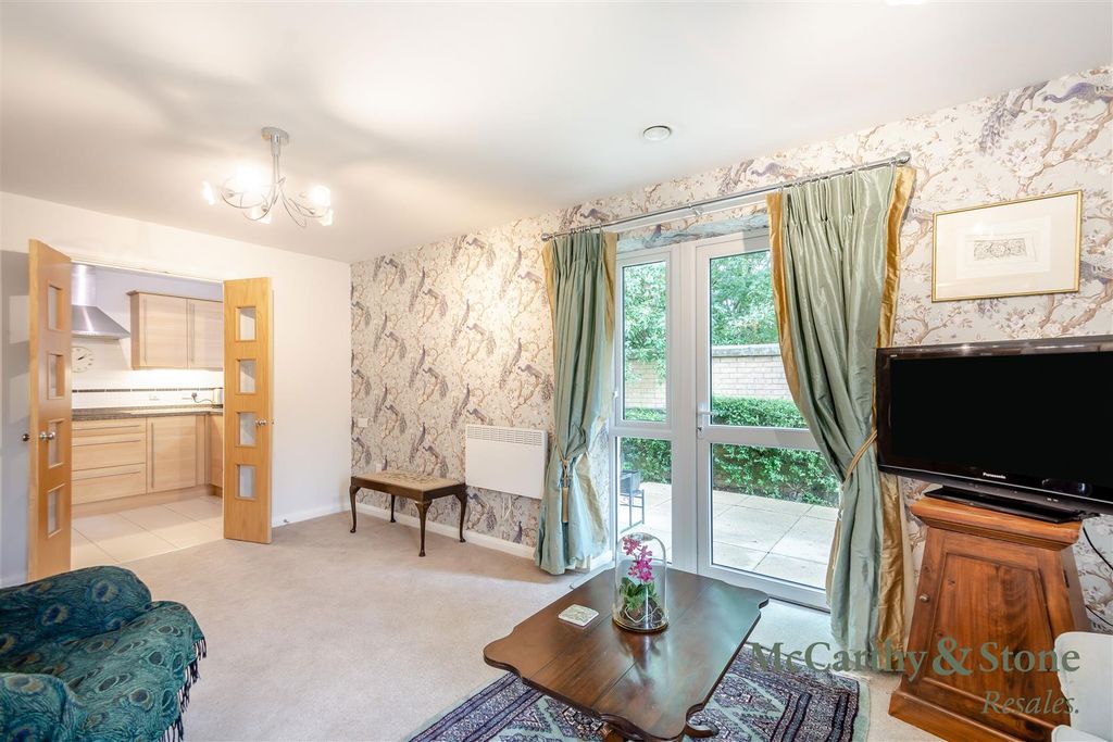 Property photo 3 of 22 8702812-Interior10.Jpg