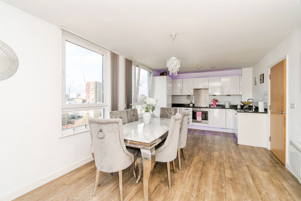 Property photo 3 of 23