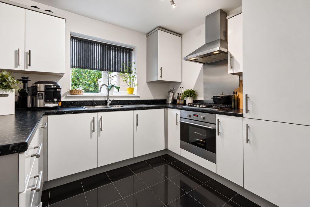 Property photo 3 of 16 6110974