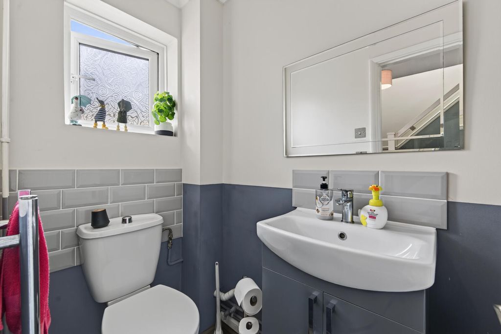 Property photo 3 of 21 WC